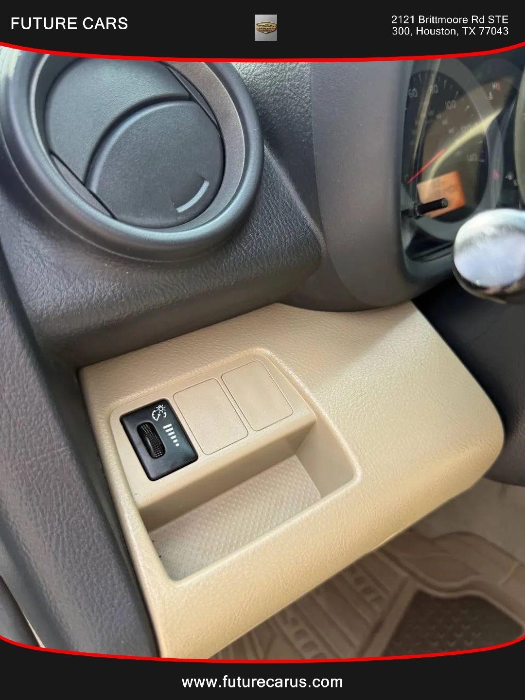 Toyota RAV4  2012