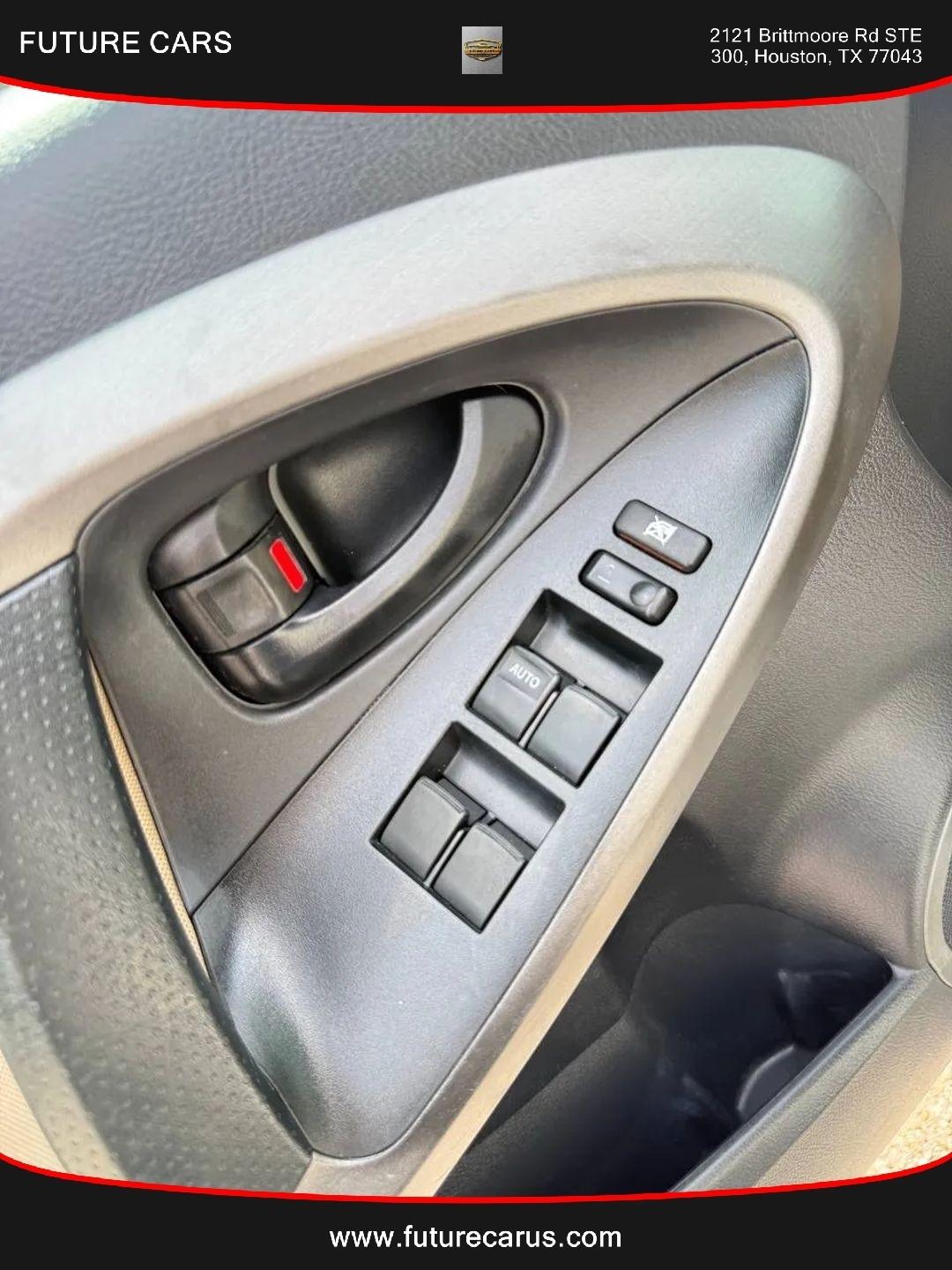 Toyota RAV4  2012