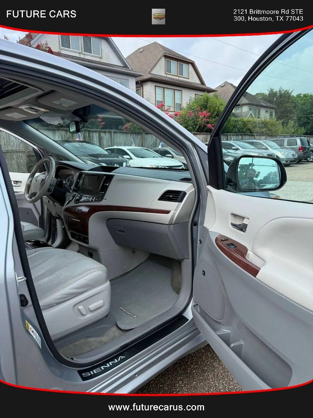 Toyota Sienna  2014