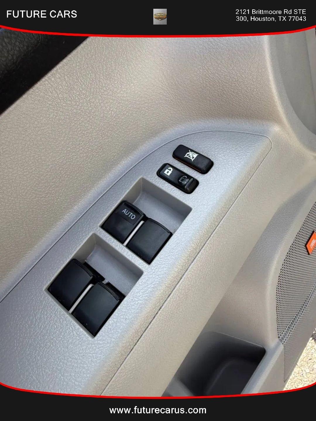 Toyota Highlander  2012