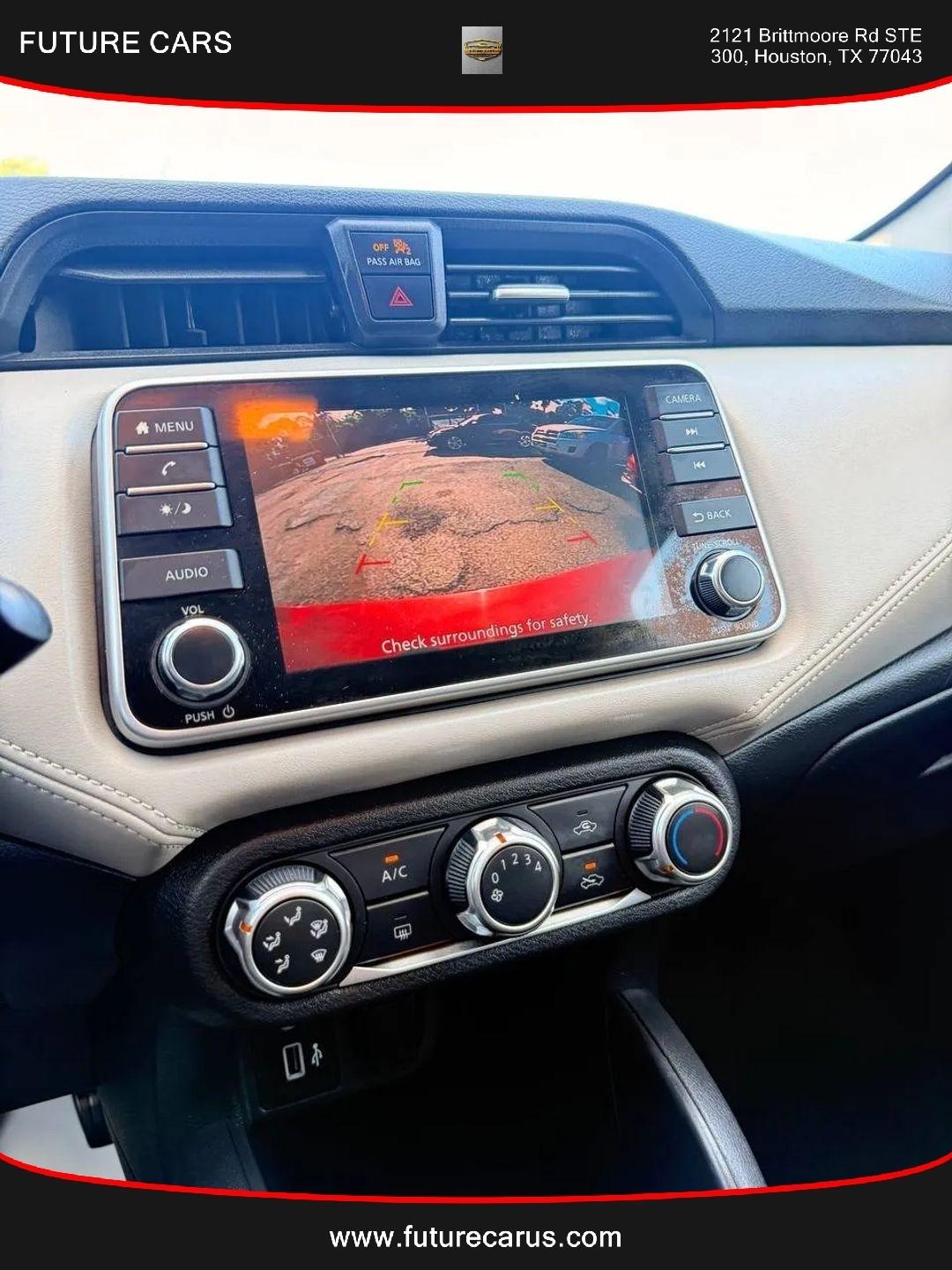 Nissan Versa  2020