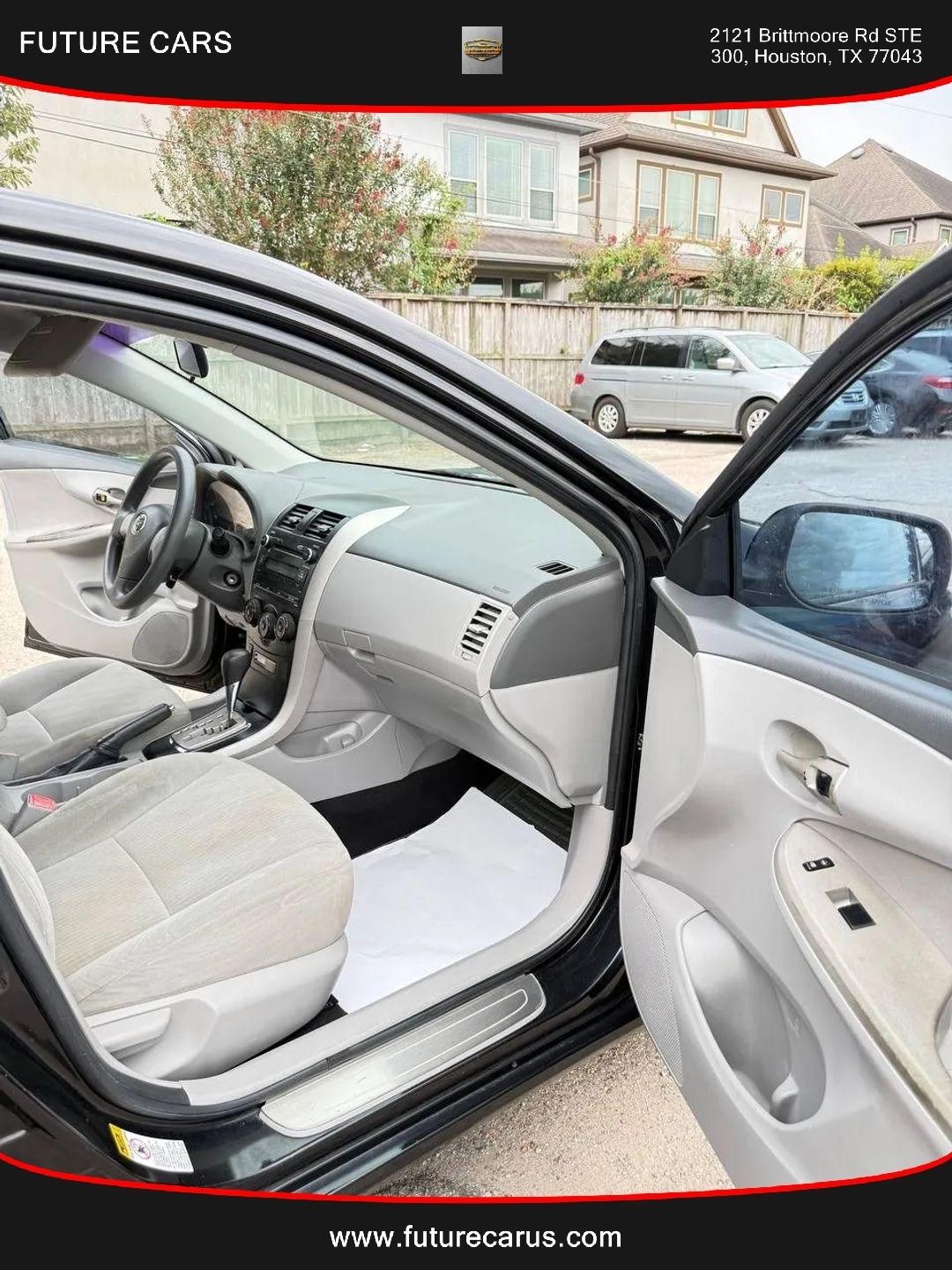 Toyota Corolla  2010