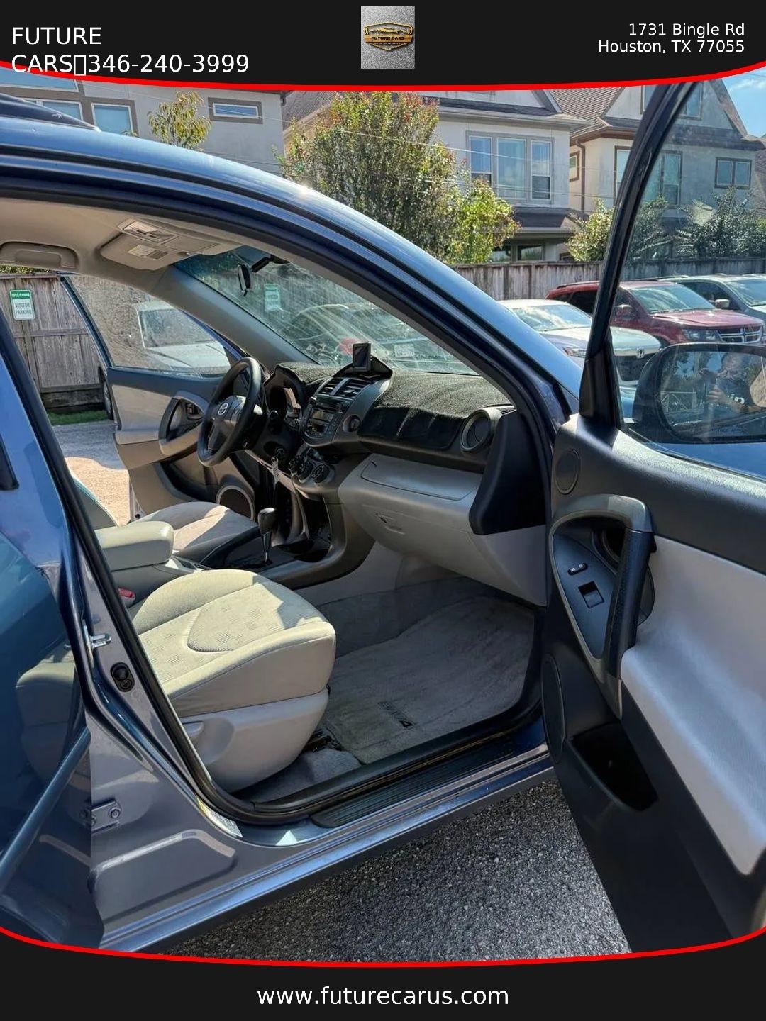 Toyota RAV4  2010