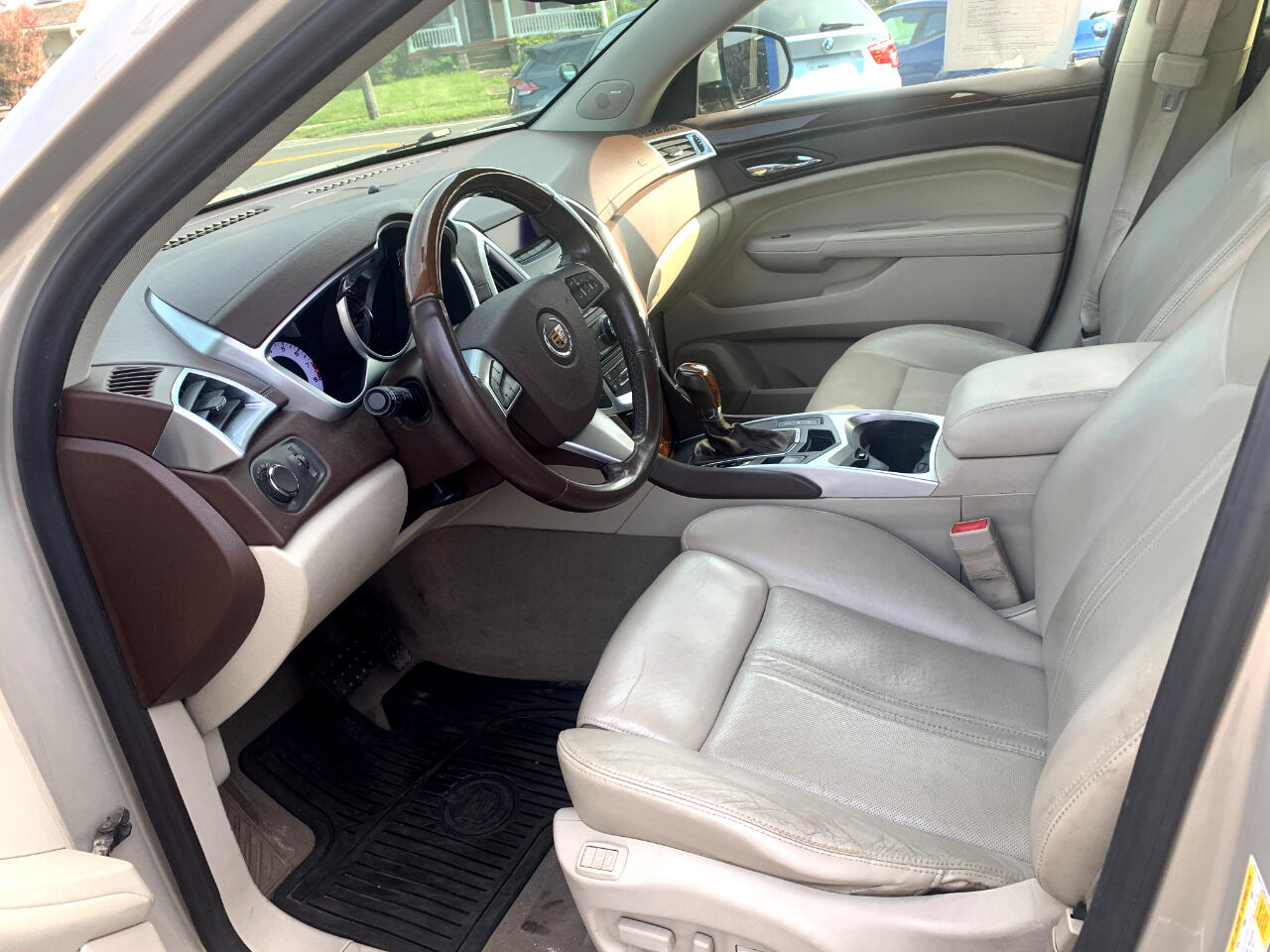 Cadillac SRX 4D SUV AWD V6 2011