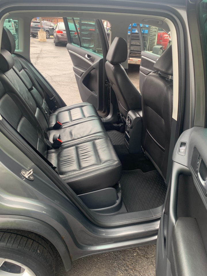 Volkswagen Tiguan 2WD 4dr Auto SE w/Sunroof & Nav *Ltd Avail* 2013