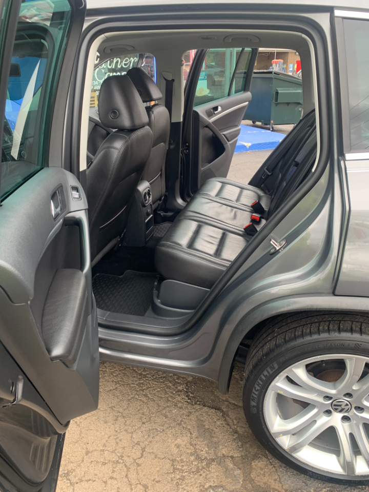 Volkswagen Tiguan 2WD 4dr Auto SE w/Sunroof & Nav *Ltd Avail* 2013