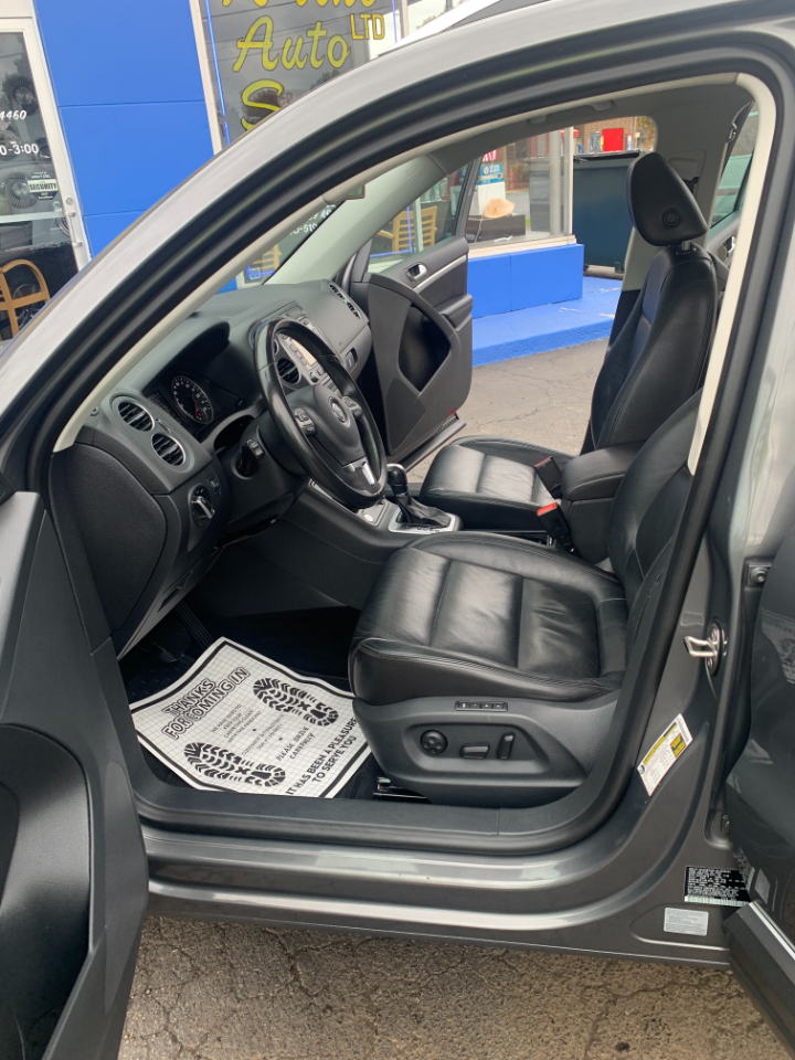 Volkswagen Tiguan 2WD 4dr Auto SE w/Sunroof & Nav *Ltd Avail* 2013