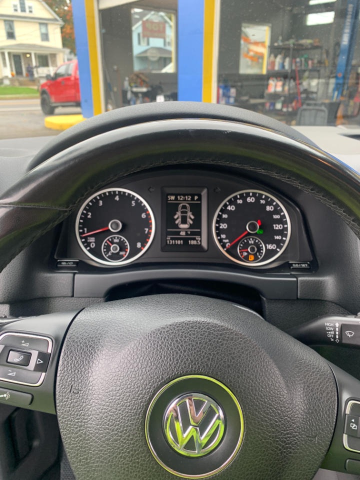 Volkswagen Tiguan 2WD 4dr Auto SE w/Sunroof & Nav *Ltd Avail* 2013