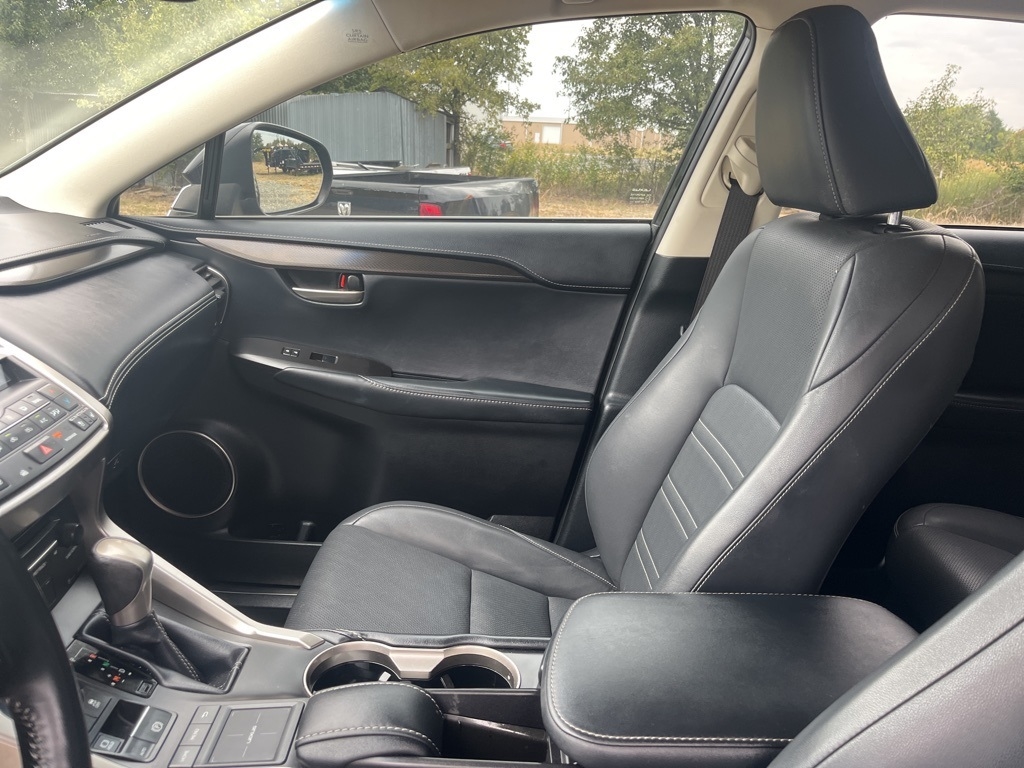 Lexus NX 200t  2015 Lexus NX 200t  2015