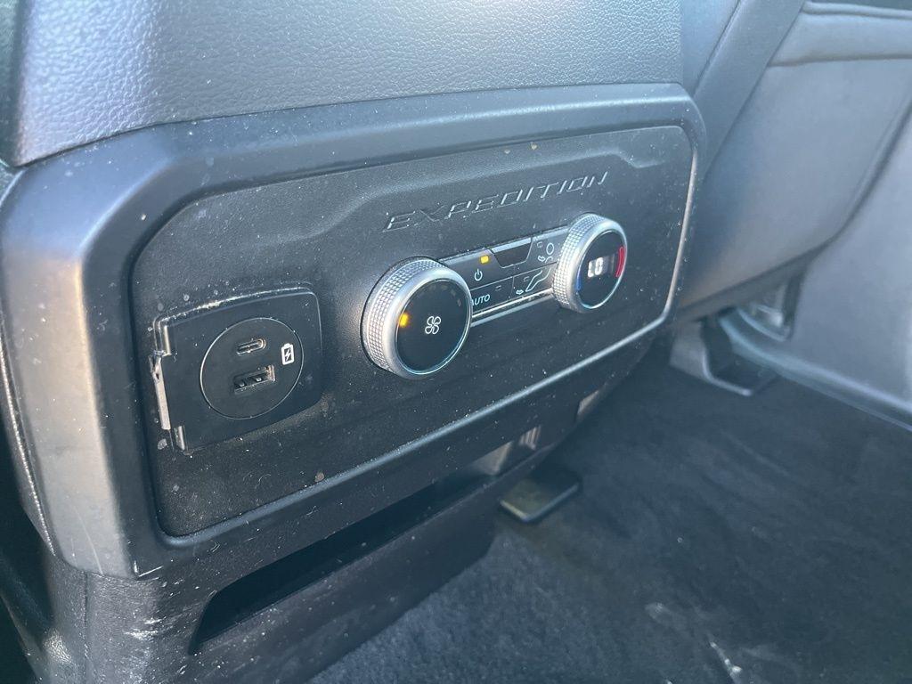 Ford Expedition  2021