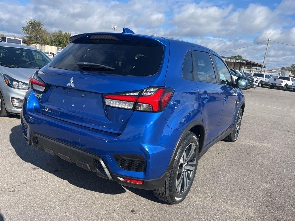 Mitsubishi Outlander Sport  2021