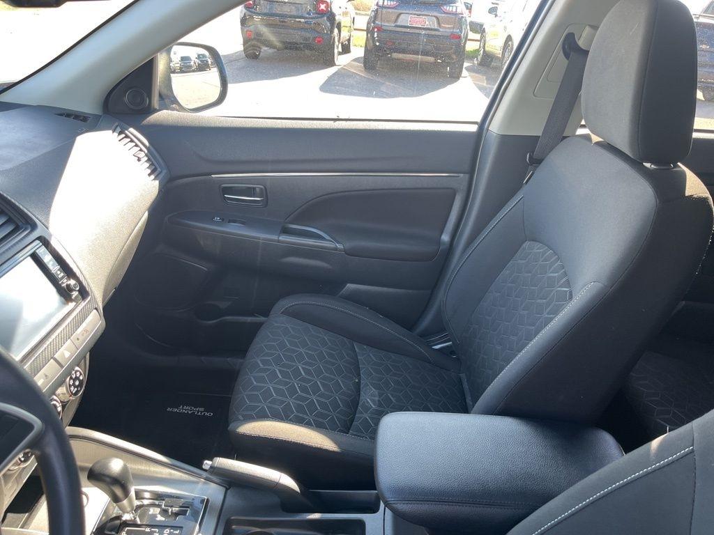 Mitsubishi Outlander Sport  2021