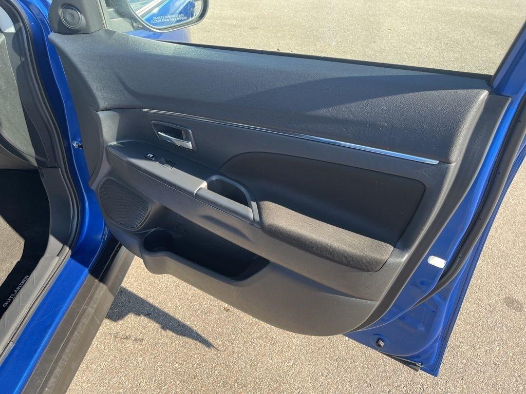 Mitsubishi Outlander Sport  2021