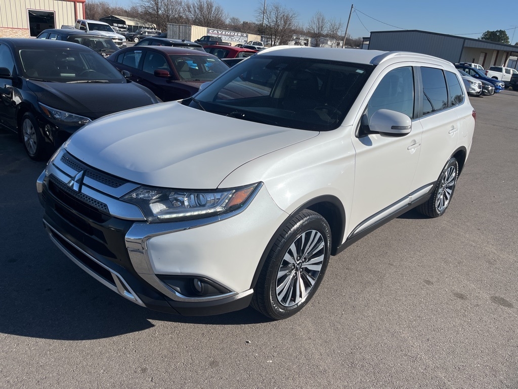 Mitsubishi Outlander  2020