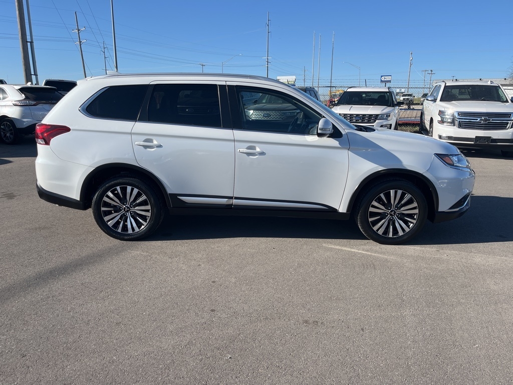 Mitsubishi Outlander  2020