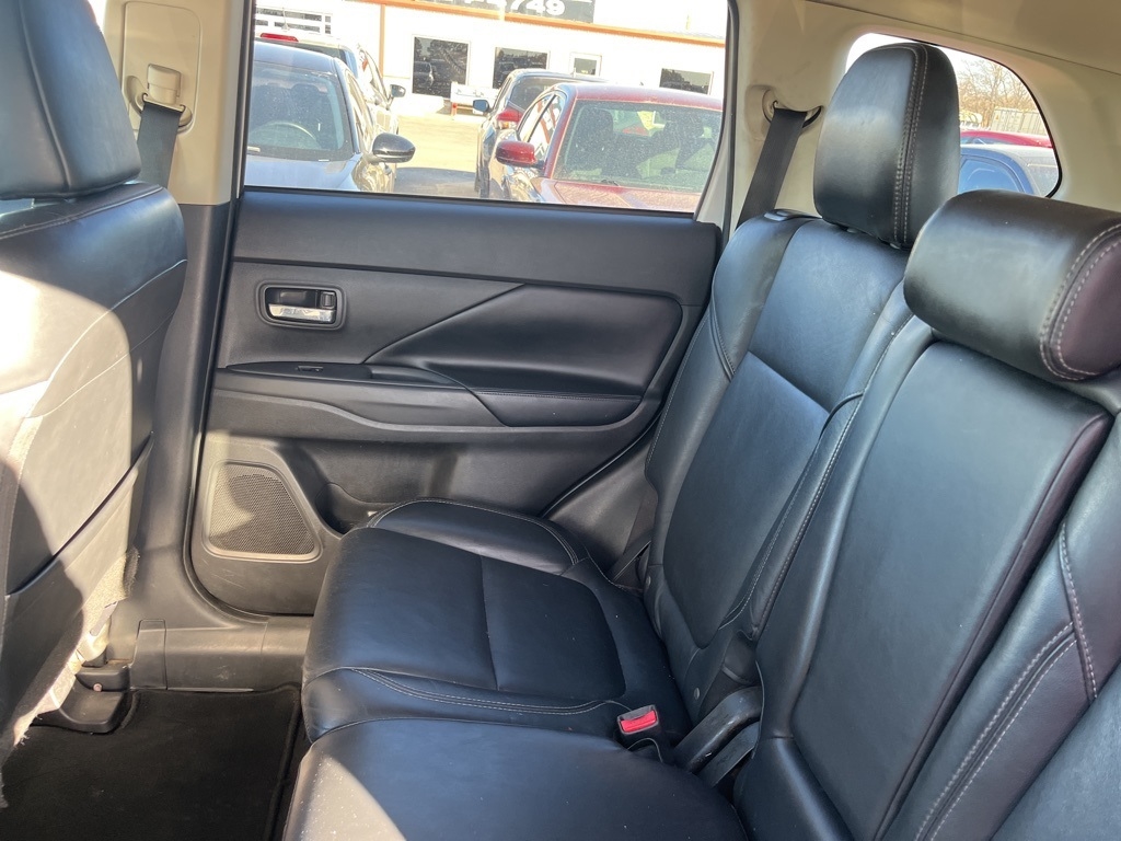 Mitsubishi Outlander  2020