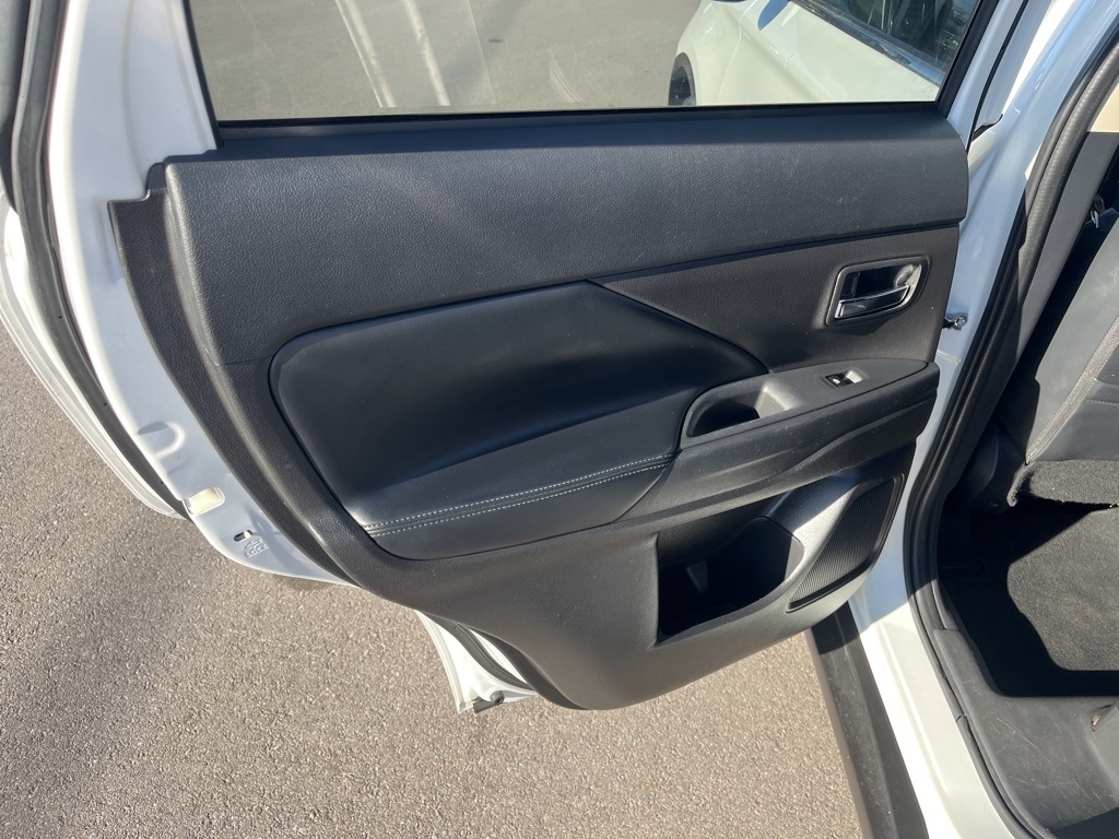 Mitsubishi Outlander  2020