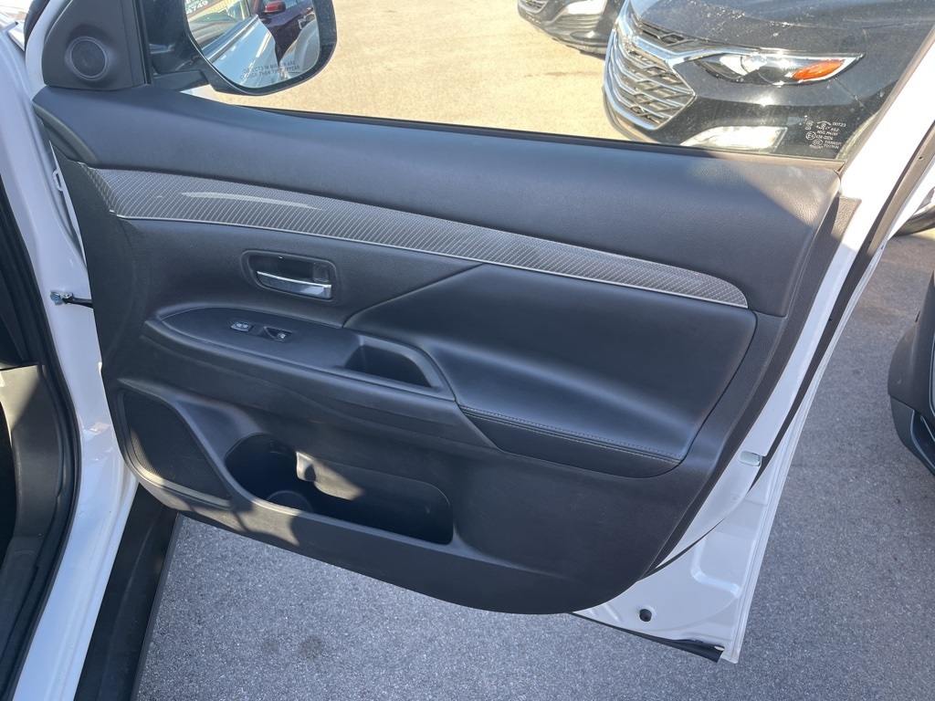 Mitsubishi Outlander  2020