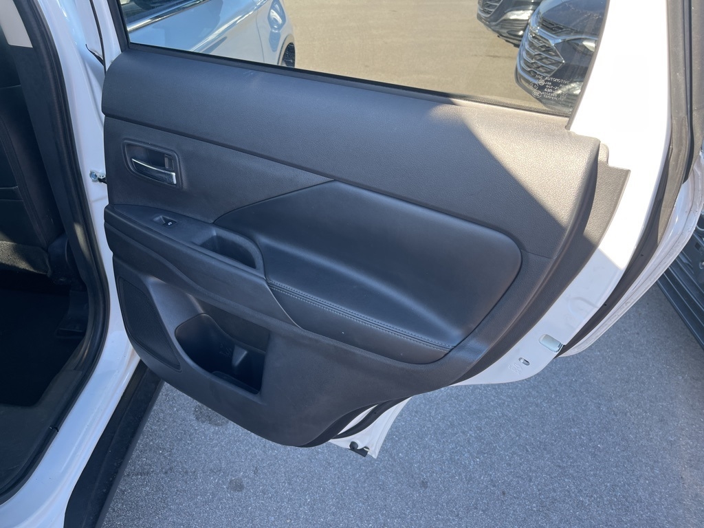 Mitsubishi Outlander  2020