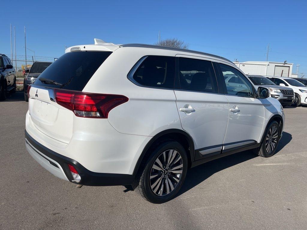 Mitsubishi Outlander  2020