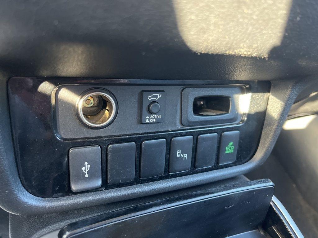 Mitsubishi Outlander  2020