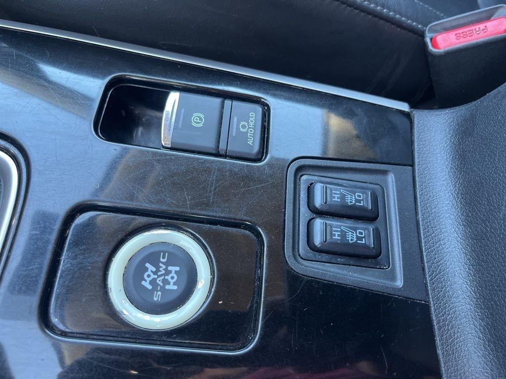 Mitsubishi Outlander  2020