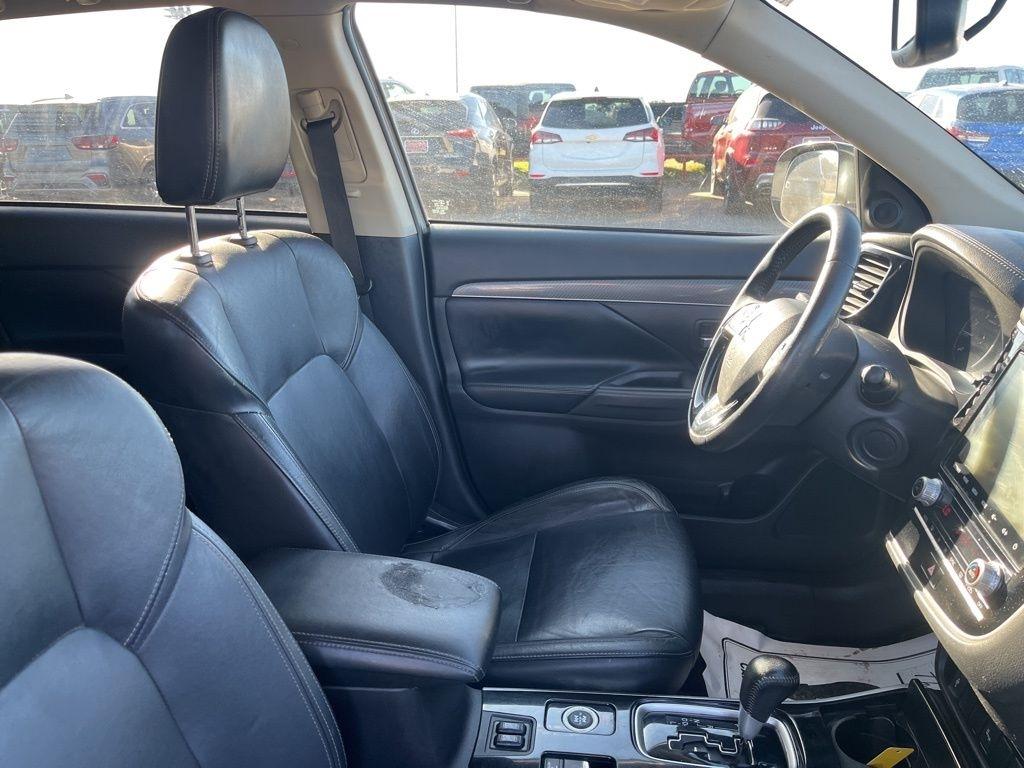 Mitsubishi Outlander  2020