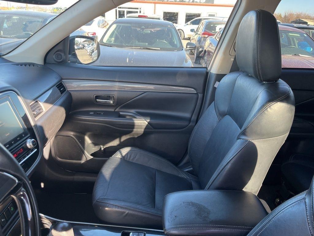 Mitsubishi Outlander  2020