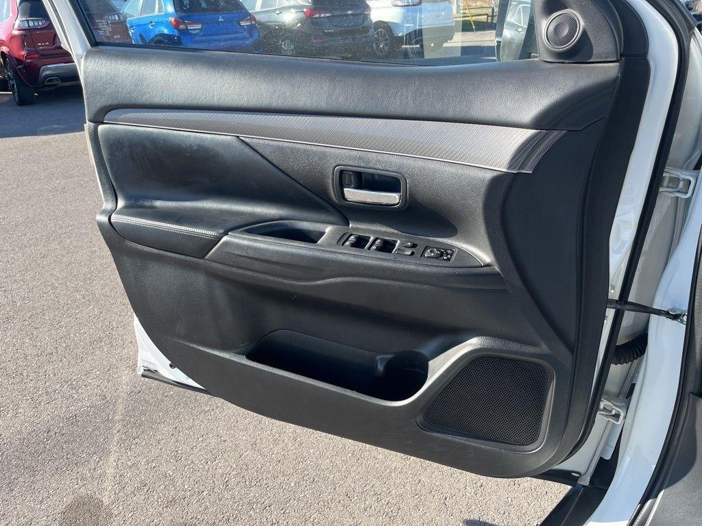 Mitsubishi Outlander  2020