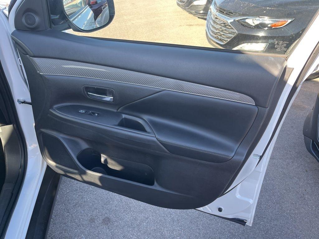 Mitsubishi Outlander  2020