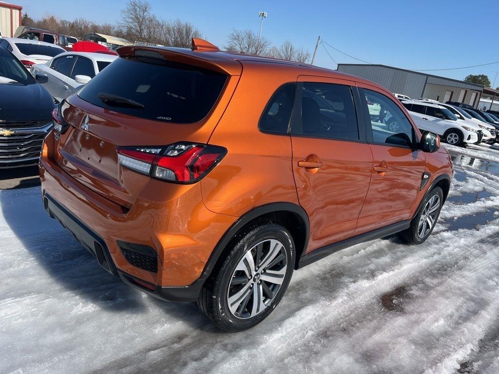 Mitsubishi Outlander Sport  2024