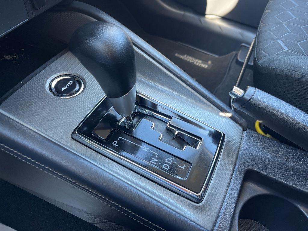 Mitsubishi Outlander Sport  2024