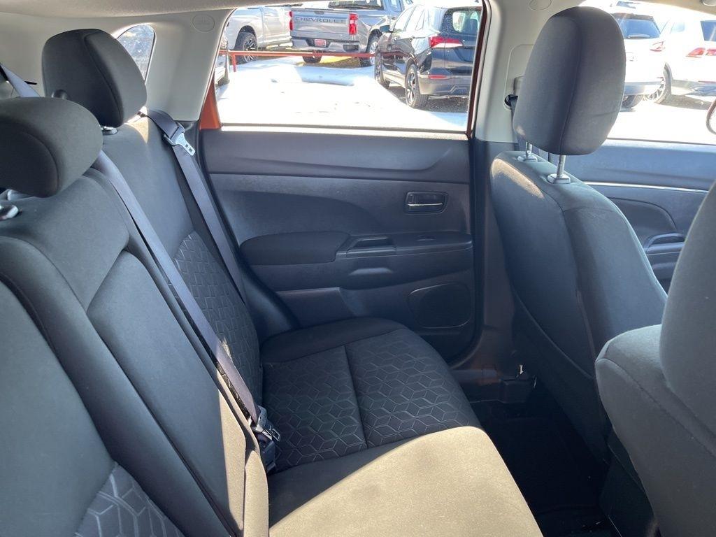 Mitsubishi Outlander Sport  2024