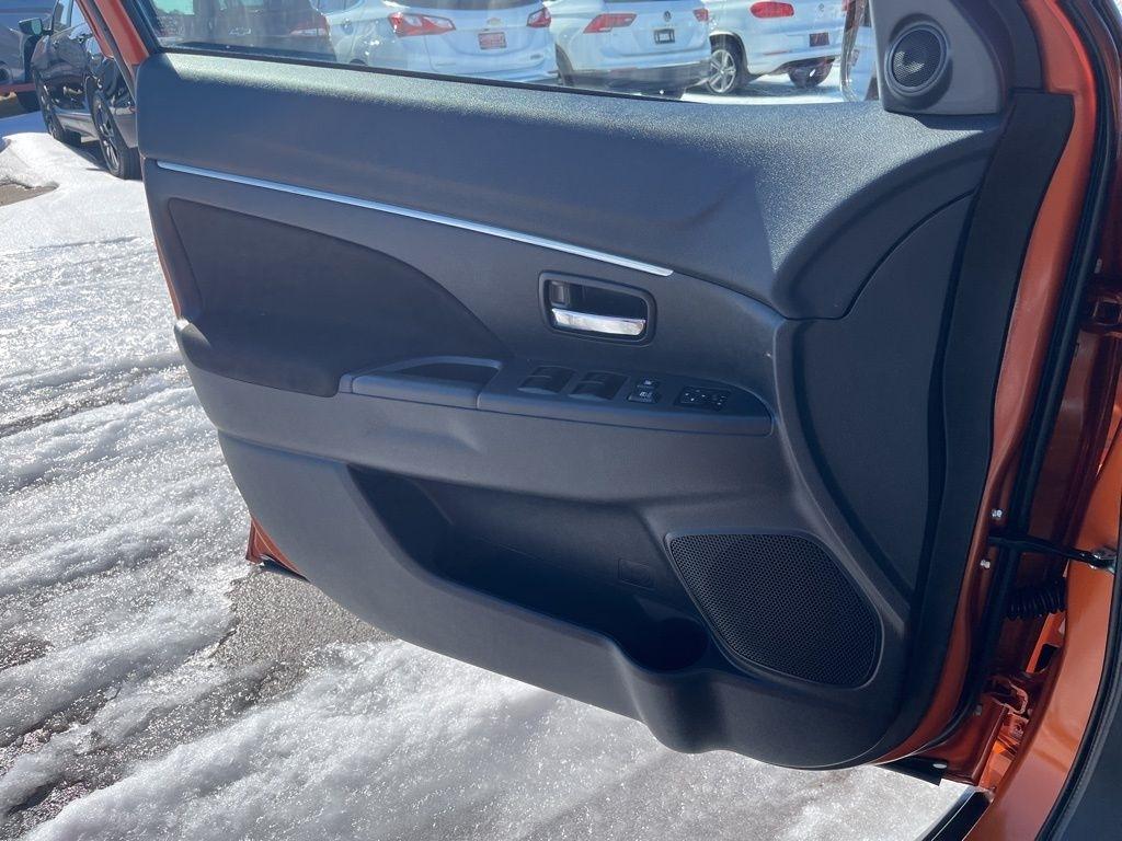 Mitsubishi Outlander Sport  2024