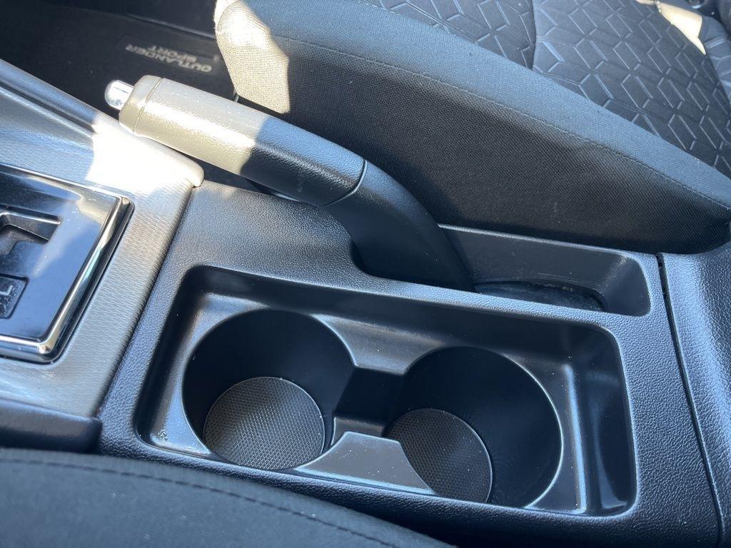 Mitsubishi Outlander Sport  2024