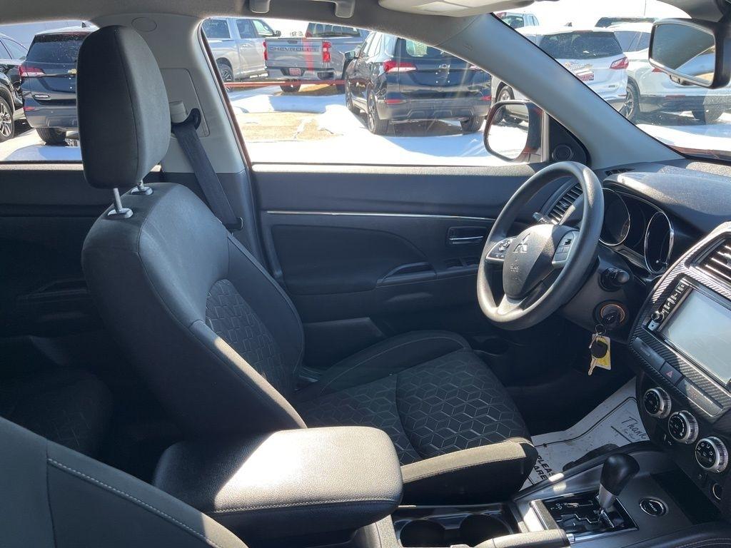 Mitsubishi Outlander Sport  2024