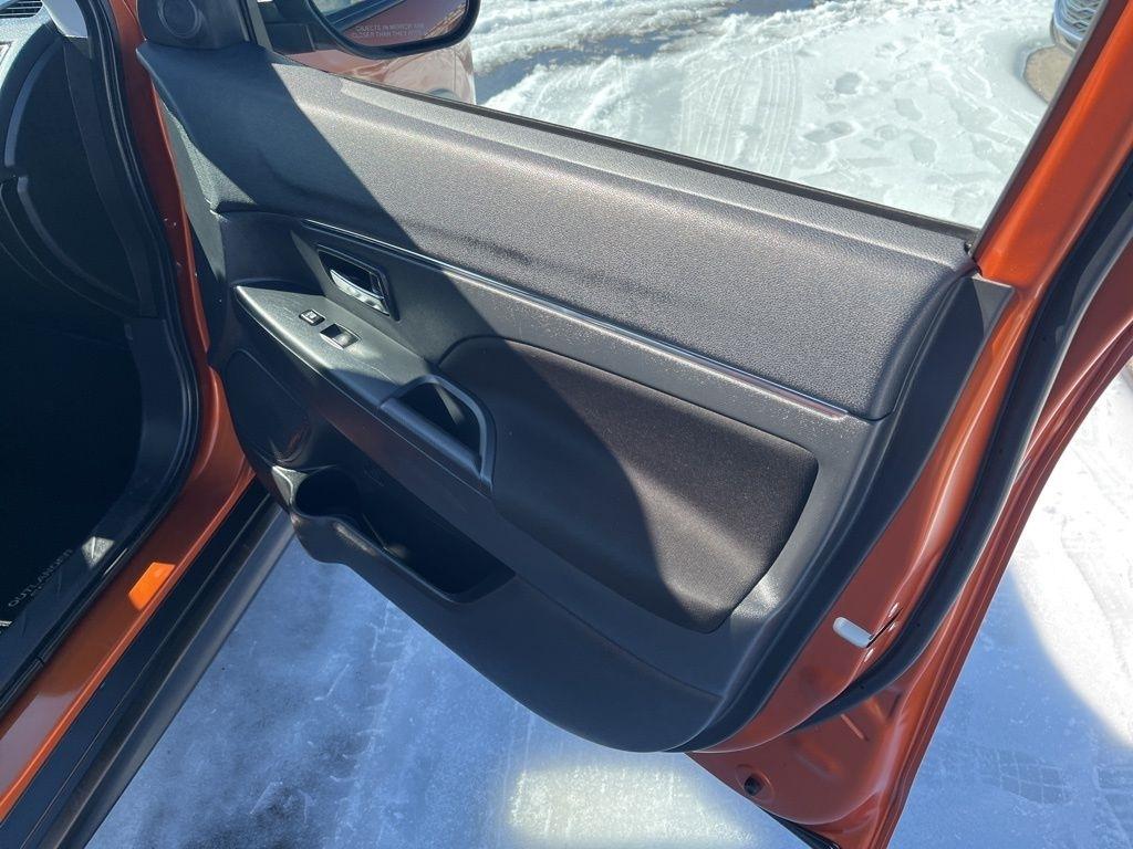 Mitsubishi Outlander Sport  2024