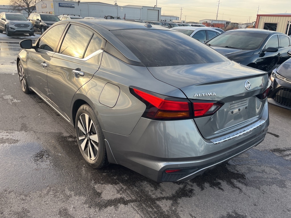 Nissan Altima  2021