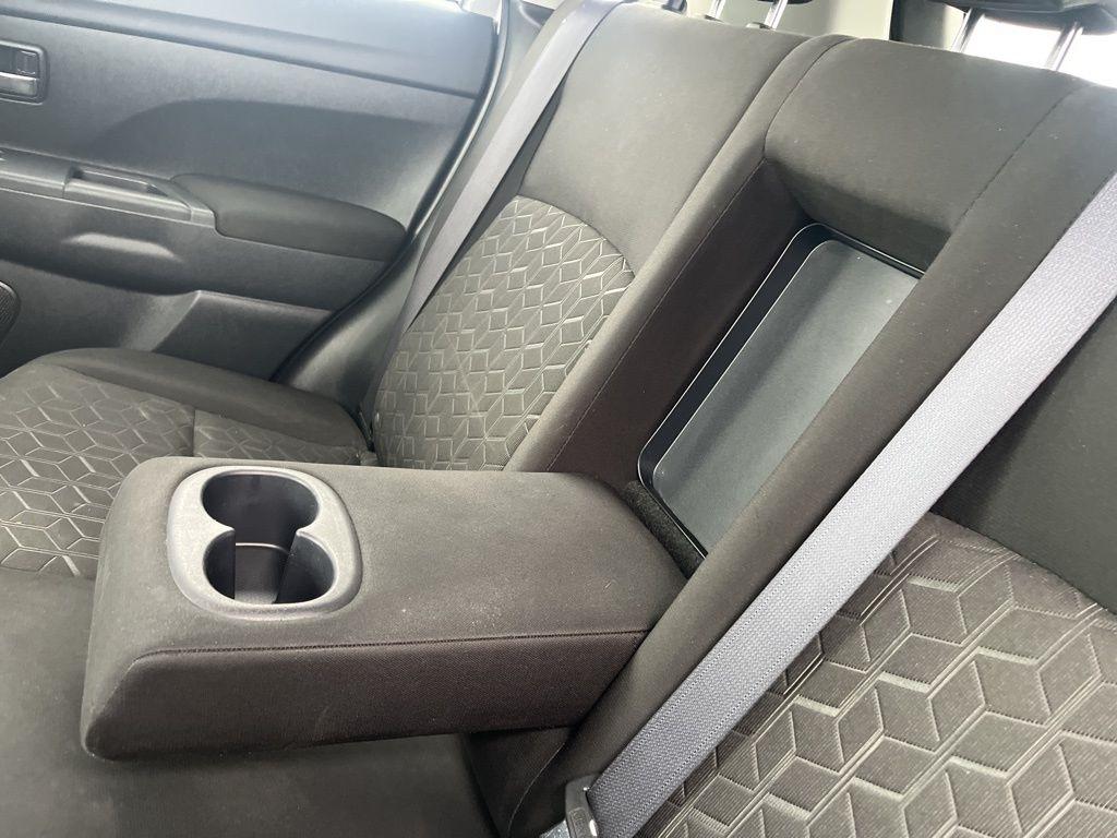 Mitsubishi Outlander Sport  2023