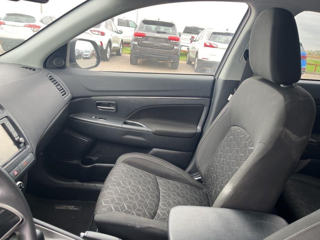 Mitsubishi Outlander Sport  2023