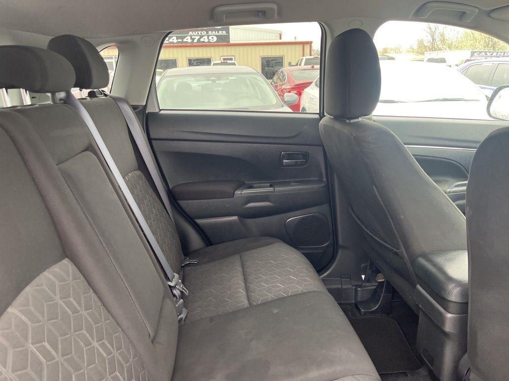 Mitsubishi Outlander Sport  2023