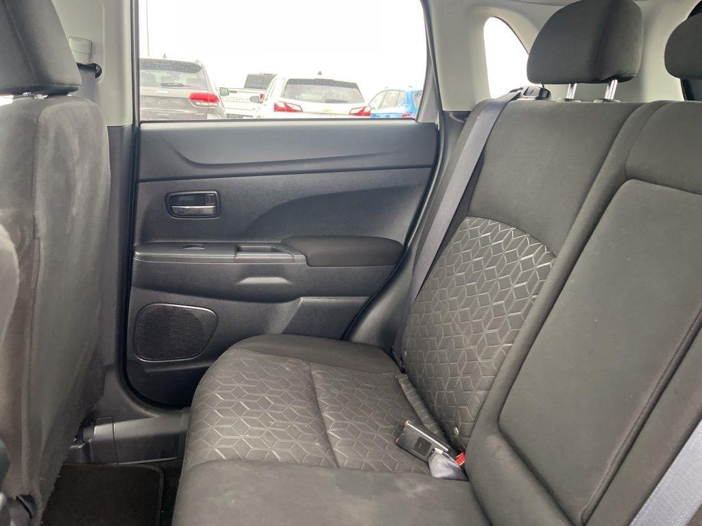 Mitsubishi Outlander Sport  2023