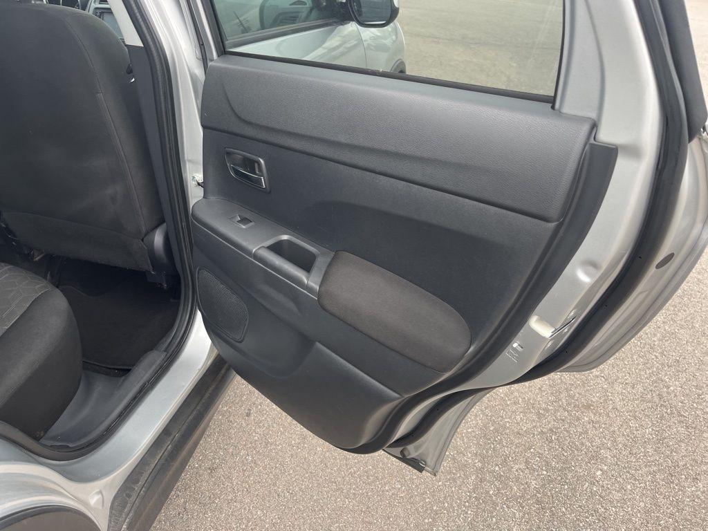 Mitsubishi Outlander Sport  2023