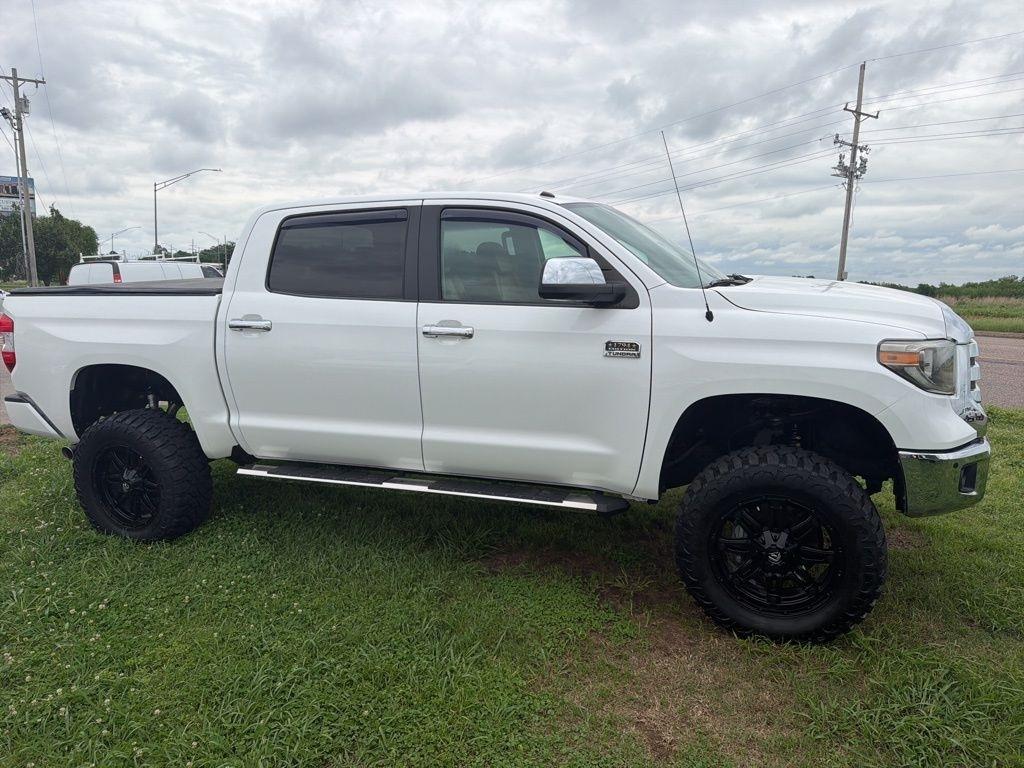 Toyota Tundra  2018