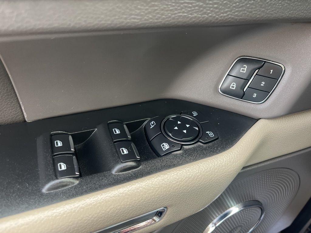 Ford Expedition  2021