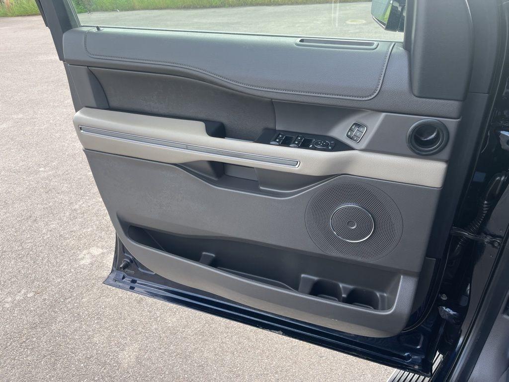 Ford Expedition  2021