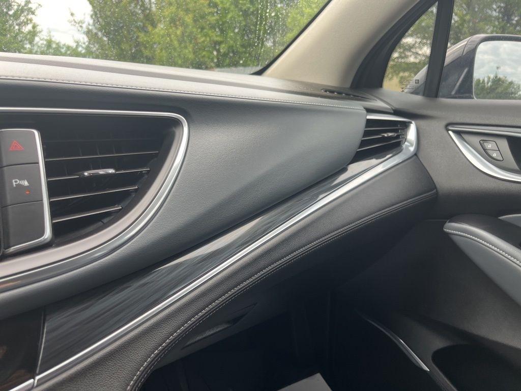 Buick Enclave  2020