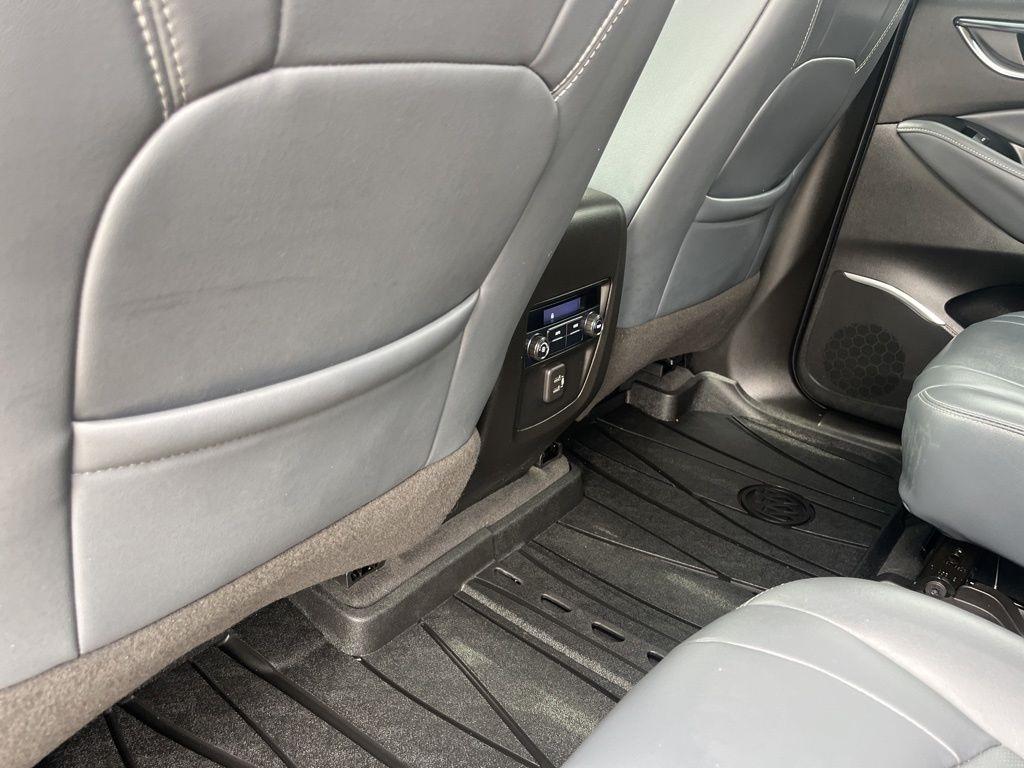 Buick Enclave  2020