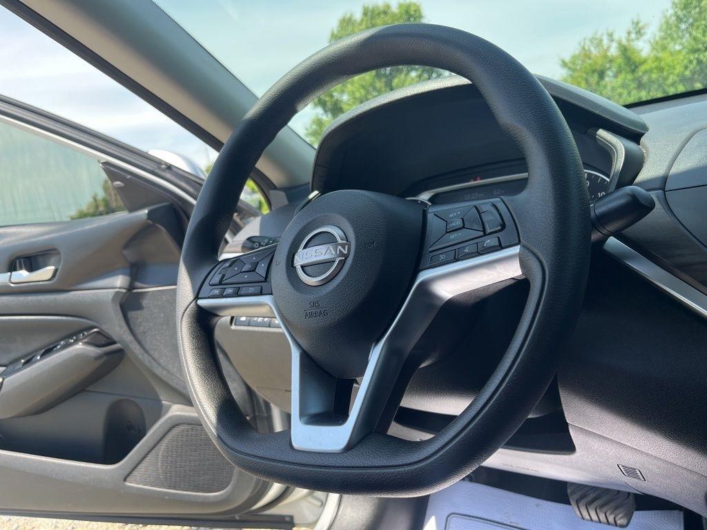 Nissan Altima  2023