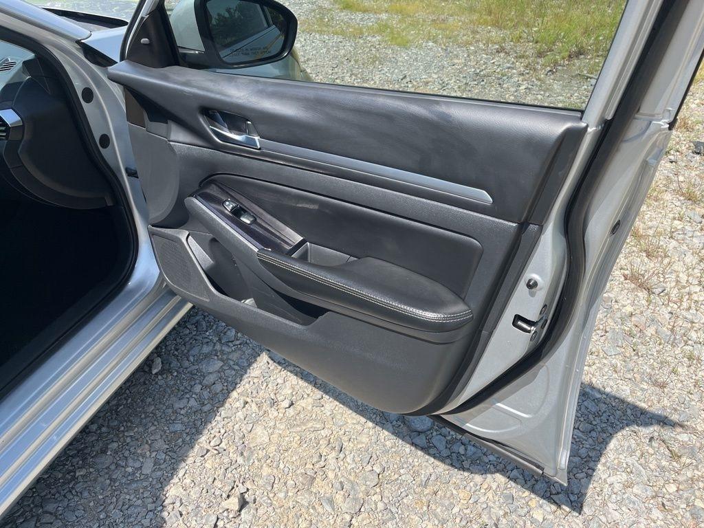 Nissan Altima  2023